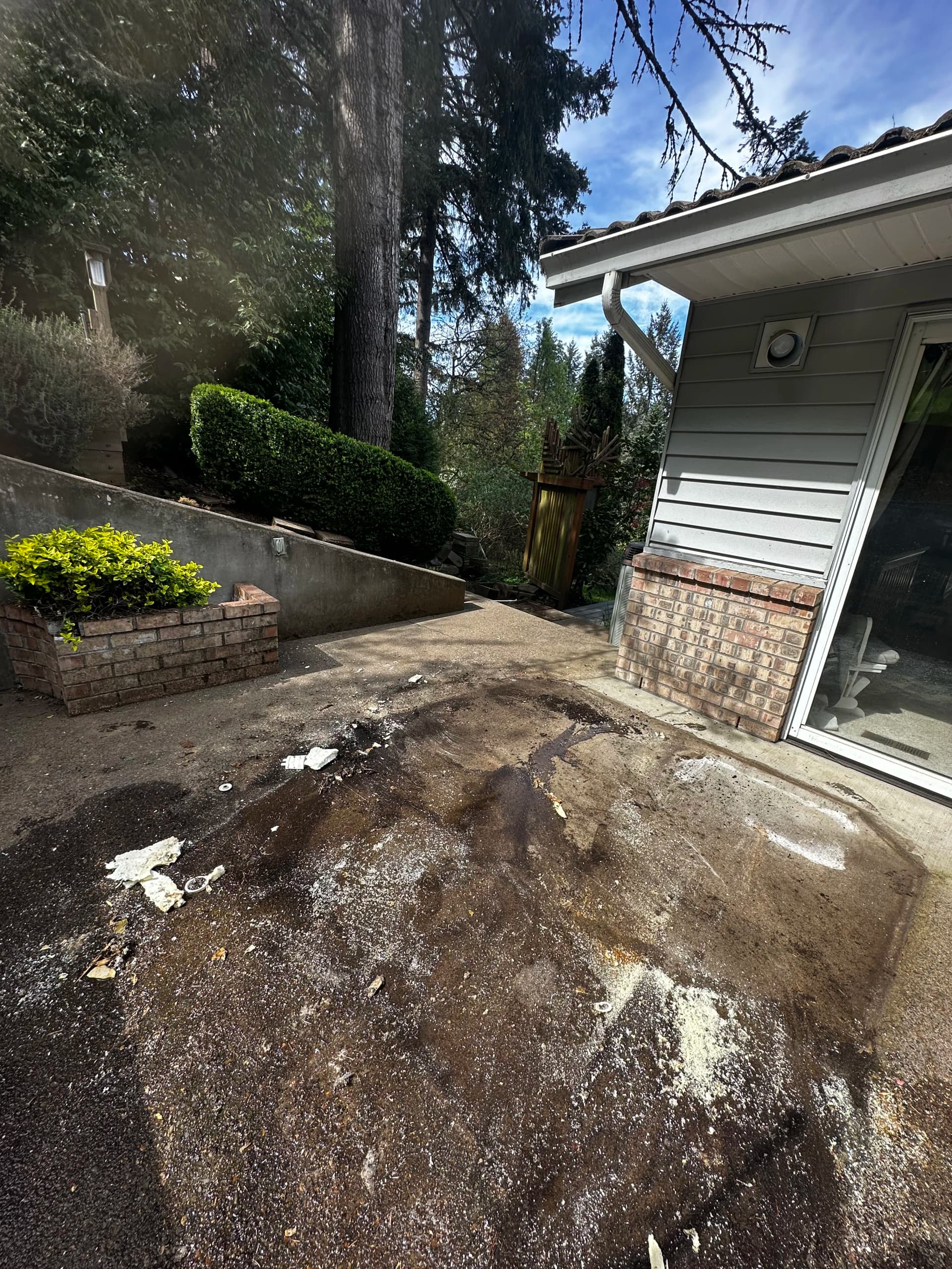 Gallery photos for Hot Tub Removal Clears Up a Patio in Eugene OR: Image #1