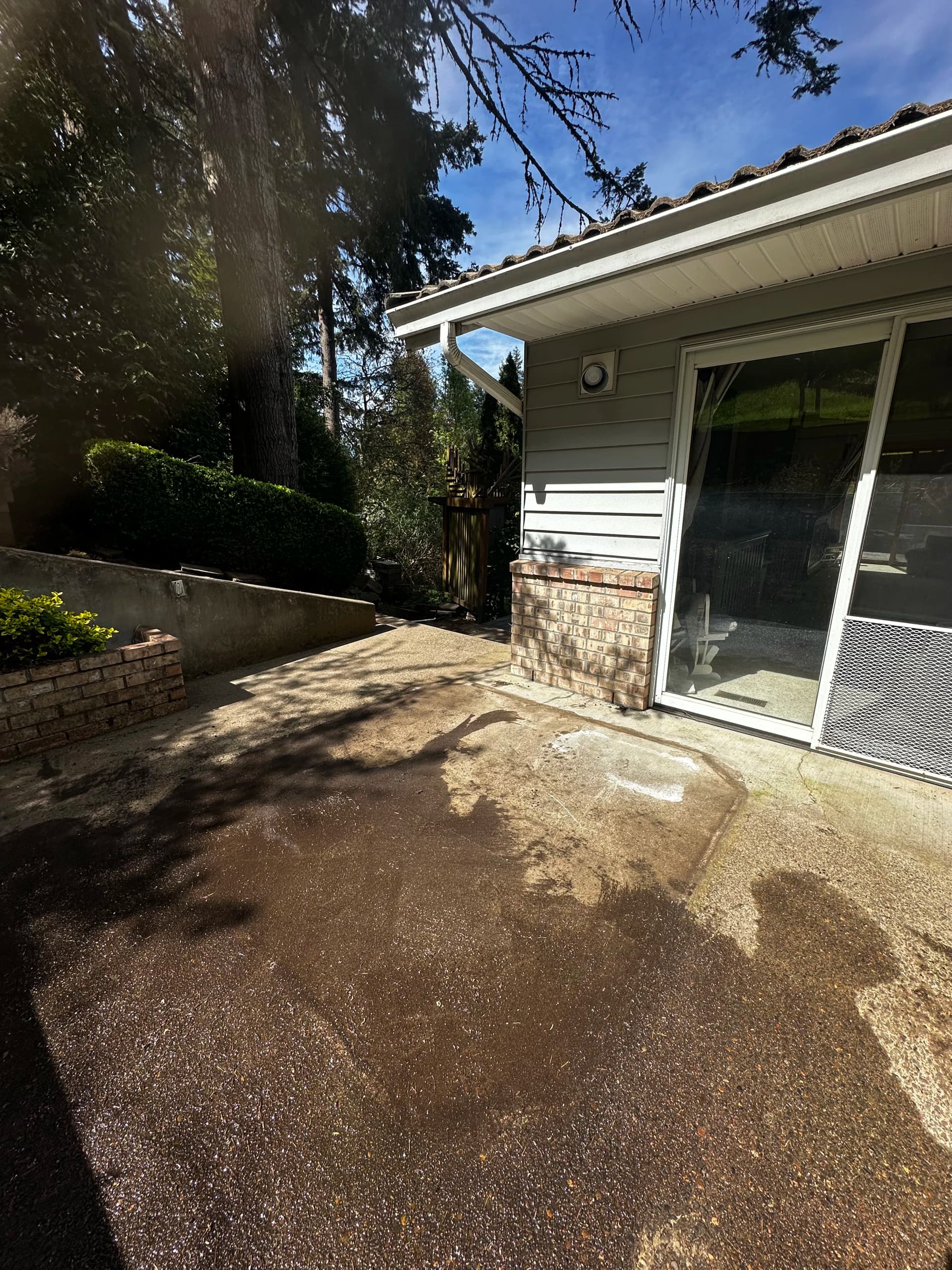 Gallery photos for Hot Tub Removal Clears Up a Patio in Eugene OR: Image #2