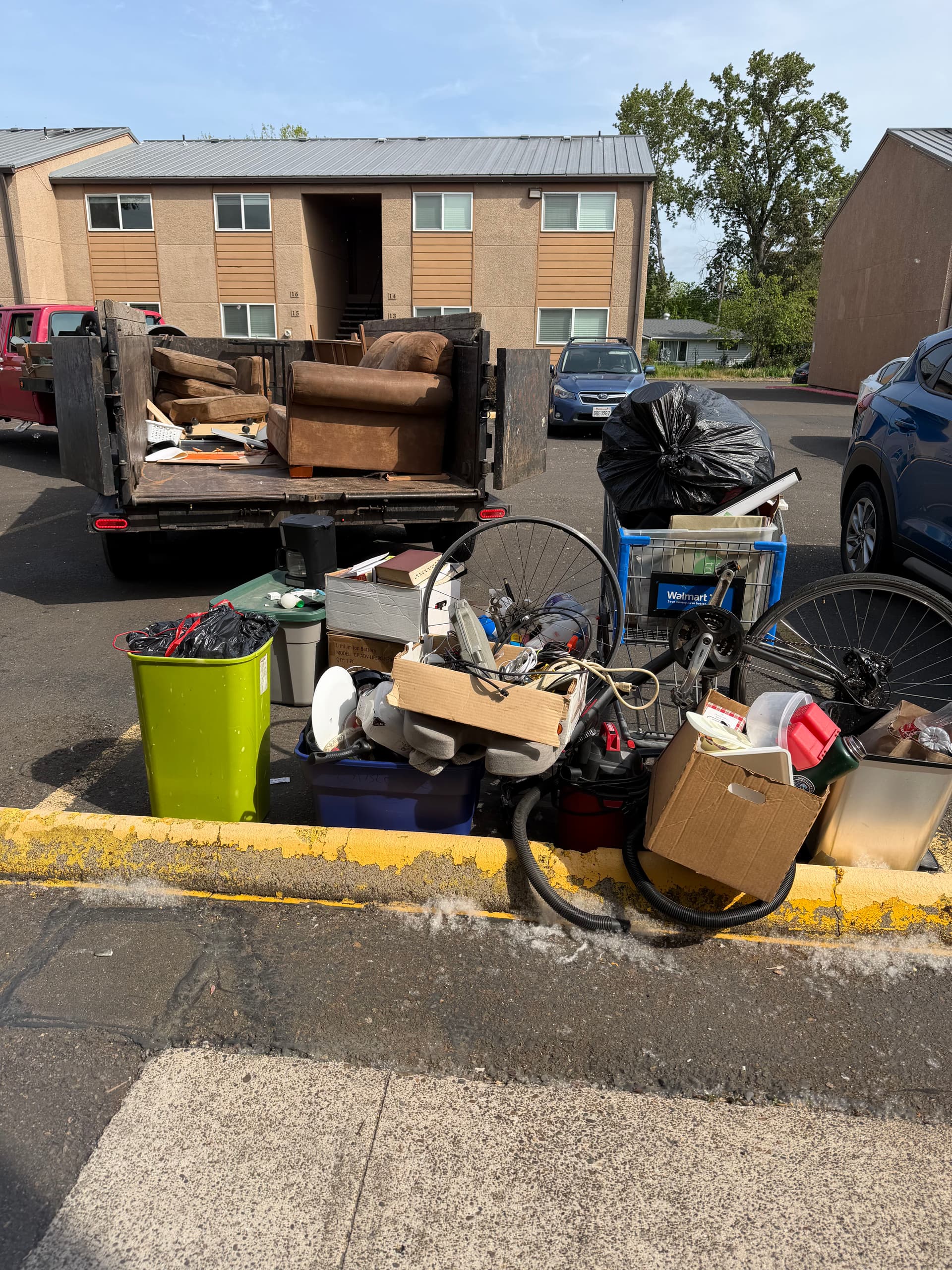 Gallery photos for Apartment Complex Cleanout Done Overnight for Property Manager: Image #1