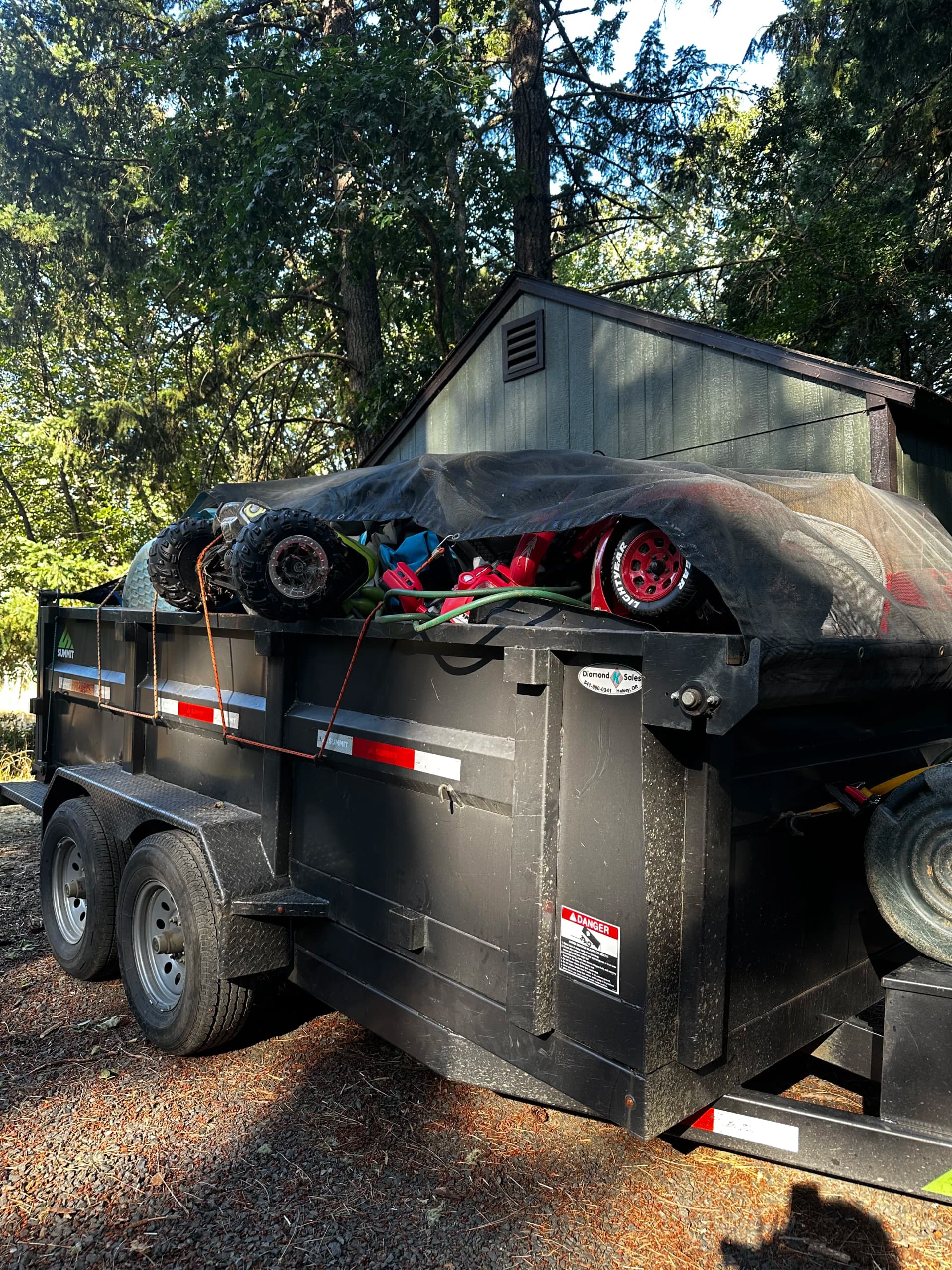 Gallery photos for Sweet Home Property Cleanup That Filled an Entire Trailer: Image #2