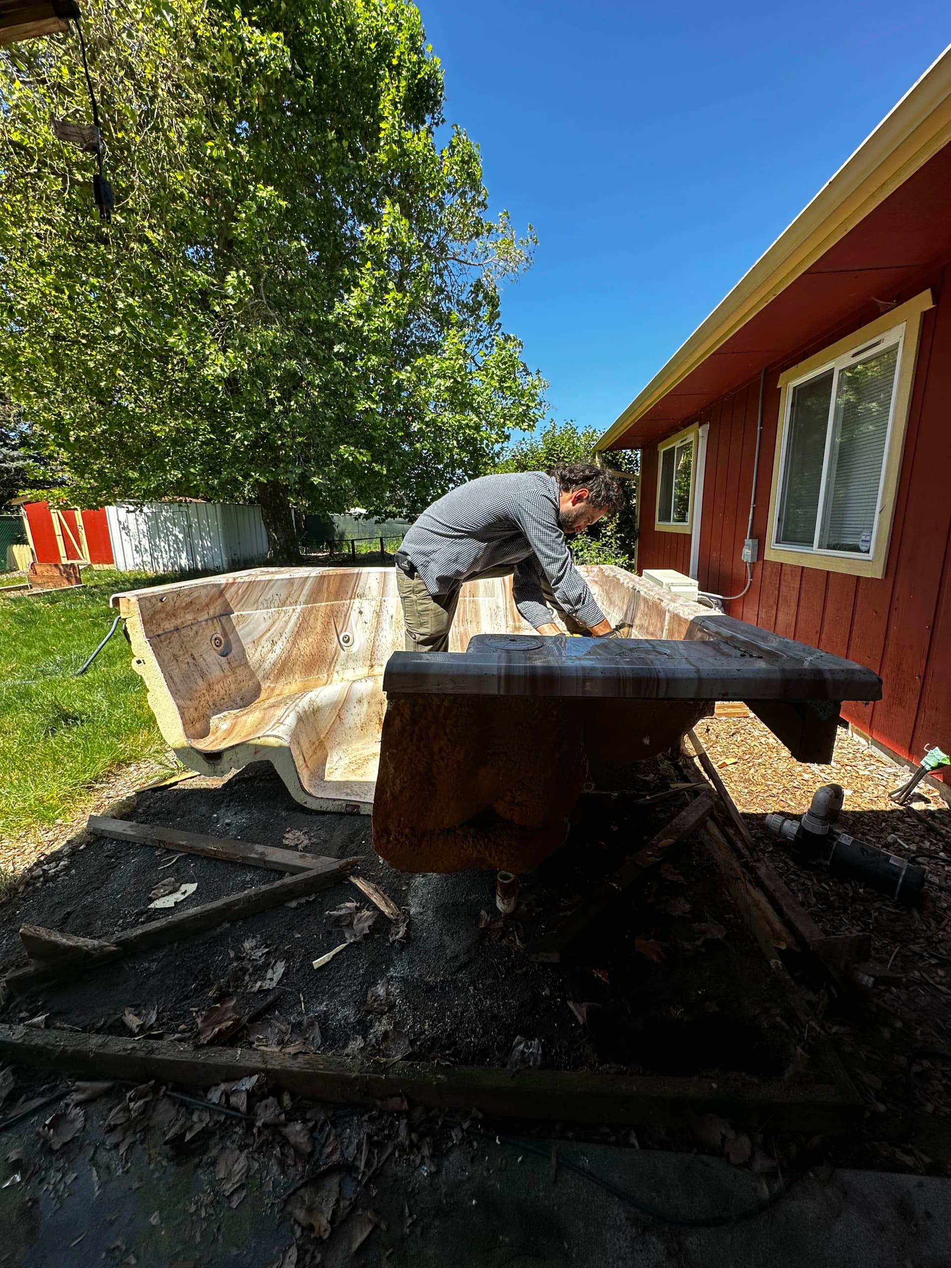 Gallery photos for How We Remove a Hot Tub That Won't Budge: Image #2