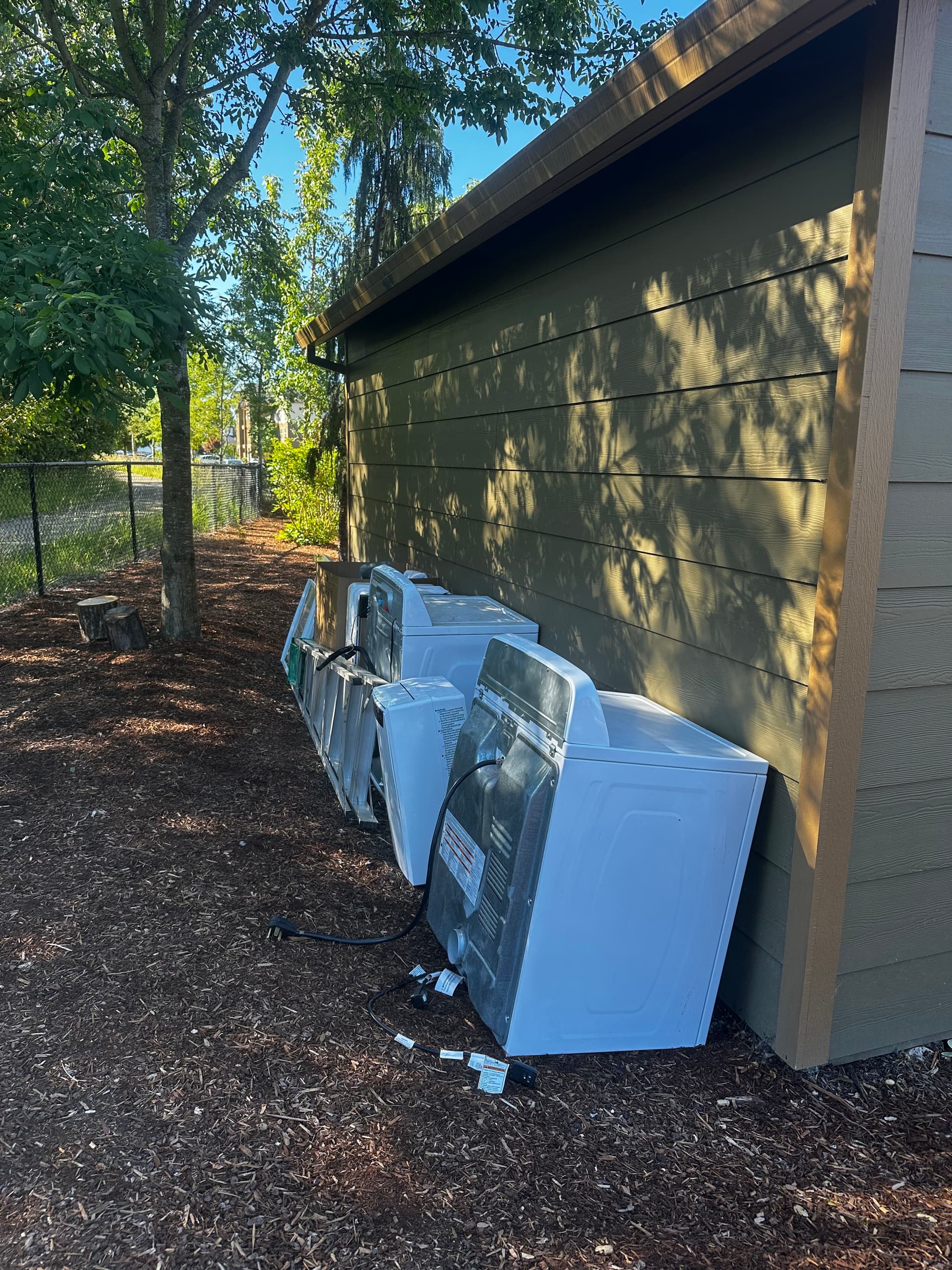 Gallery photos for Commercial Appliance Removal at a Multi-Unit Apartment Complex: Image #1