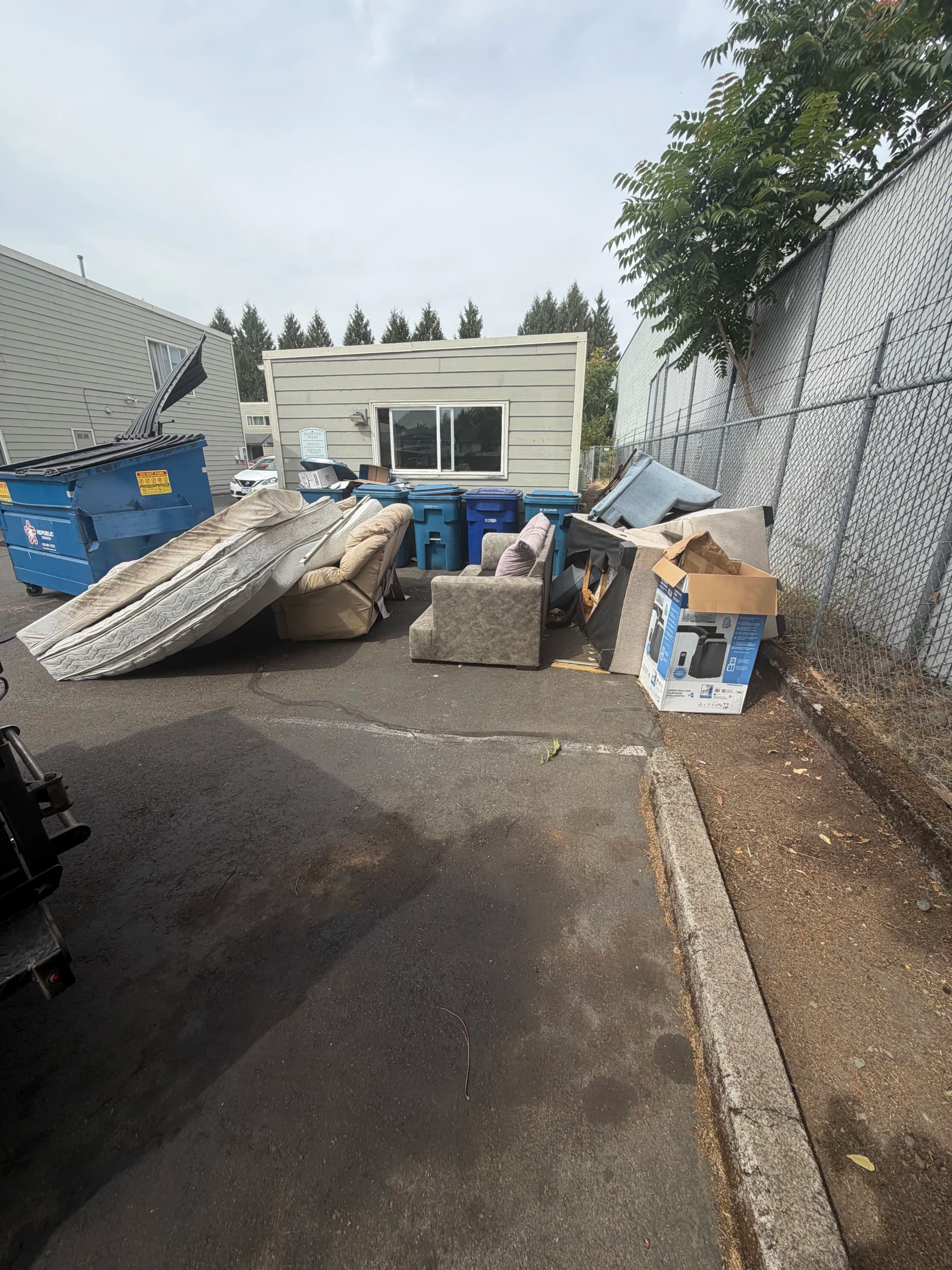 Gallery photos for Bulky Junk Removal for a Stayton Commercial Property: Image #1