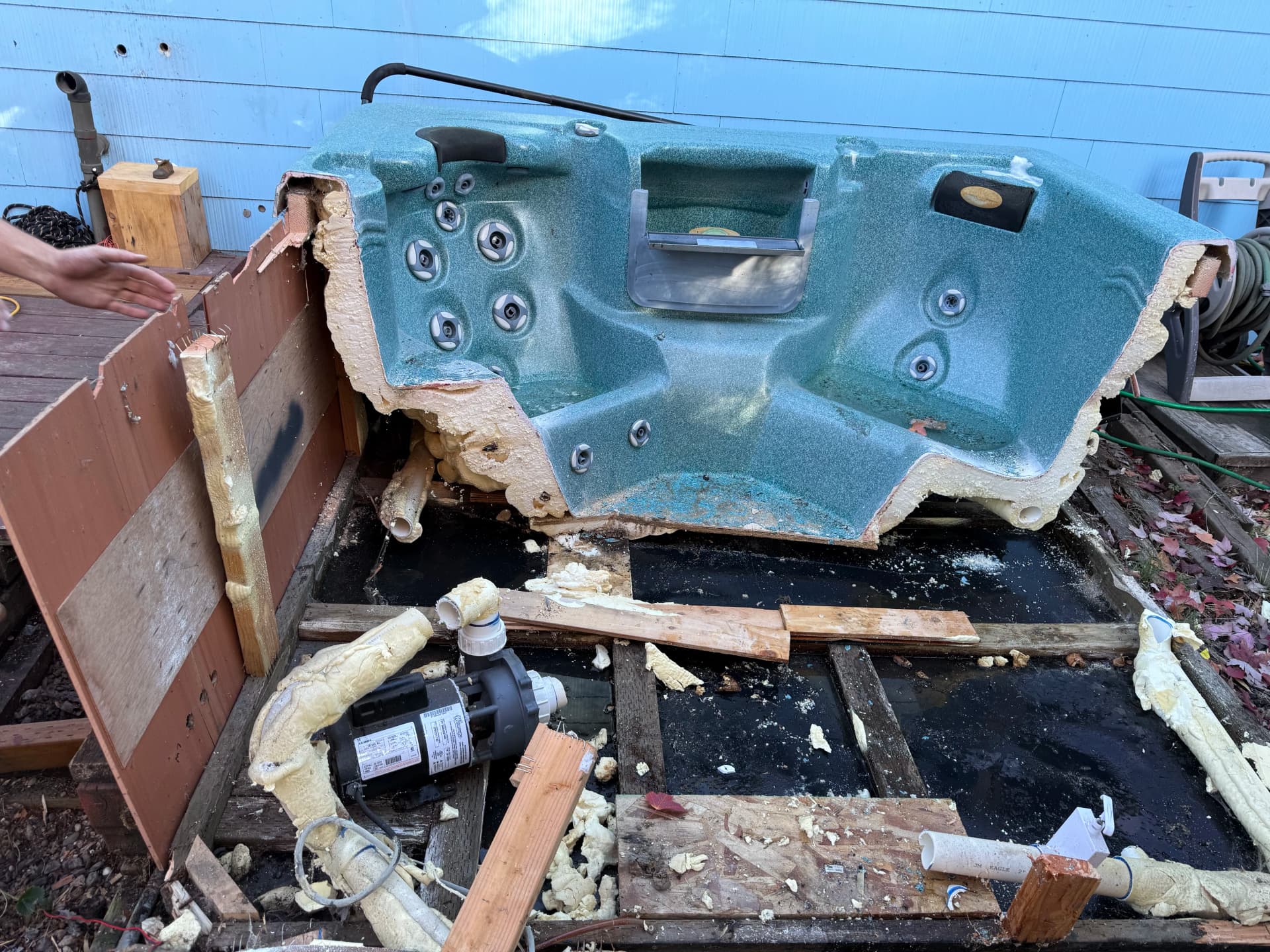 Gallery photos for How We Break Down and Haul Away an Old Hot Tub: Image #3